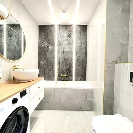 3 Bedrooms Premium Bella Blue For 8 Guests With Ac And Free Out Side Parking Rzeszów Kültér fotó
